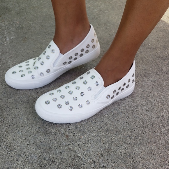 🚨LAST PAIR!!//The Veronica//White Sneakers - Picture 7 of 7